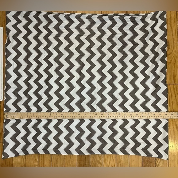 Infinity MOM Nursing Cover Light Breathable Scarf Chevron Pattern - Picture 3 of 7
